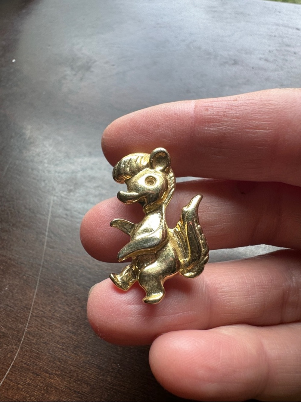 Gold Small Pet Figurine Brooch - Shiny Gold Finish